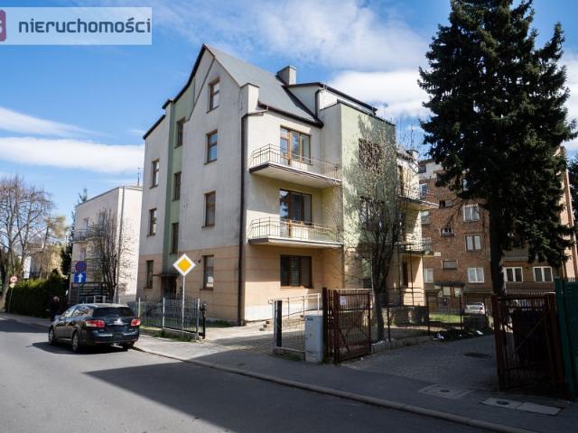 Kamienica z 1936 r. 12 mieszkań, dochód w Wieniawie