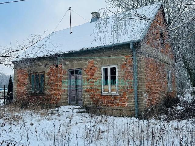 Urokliwa działka 9300 m² z cegłą do remontu lub rozbiórki