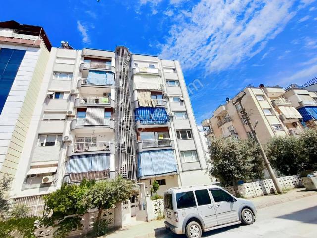 Kamil Sezer Caddesinde 3 Cephe Güneş Alan Ferah Satılık Daire!