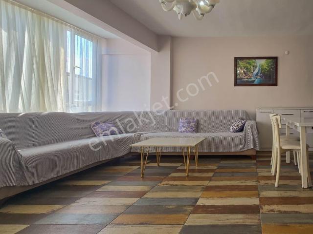Kamiloba'da Denize Sıfır Eşyalı Ful Tadilatlı Kiralık Daire