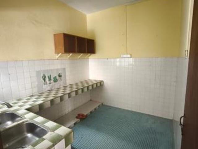 Kampung segambut tengah townhouse upper floor for rent kitchen top