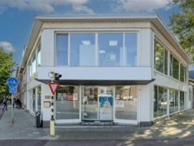 Kantoorgebouw te koop in Berchem