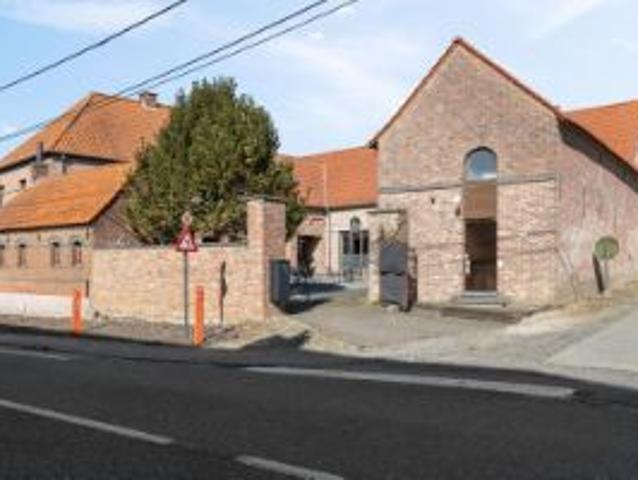 Kantoor/Praktijkruimte en Woning Beschikbaar in Oosterzele