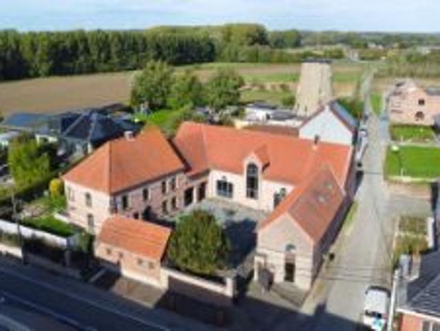 Kantoor/Praktijkruimte en Woning Beschikbaar in Oosterzele