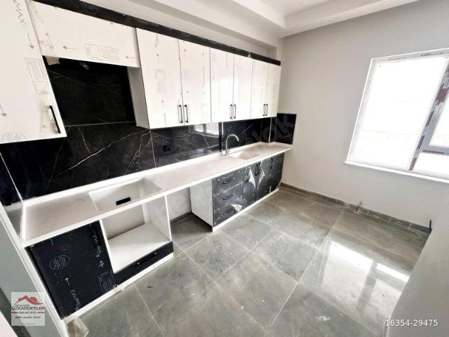 KANUNİ MAHALLESİNDE ÖN CEPHE 1. KAT OTURUMA HAZIR YENİ BİNA 4+1