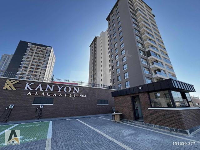 KANYON ALACAATLI 1+1 BAHÇE KULLANIMLI GENİŞ 1+1