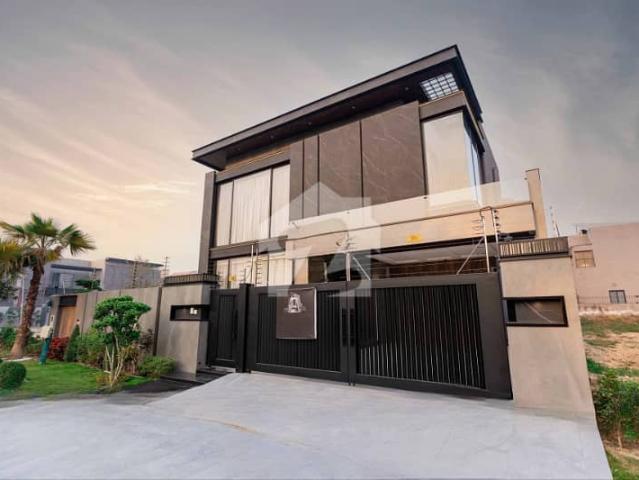 Kanal ultra modern super luxury bungalow for sale on top laction