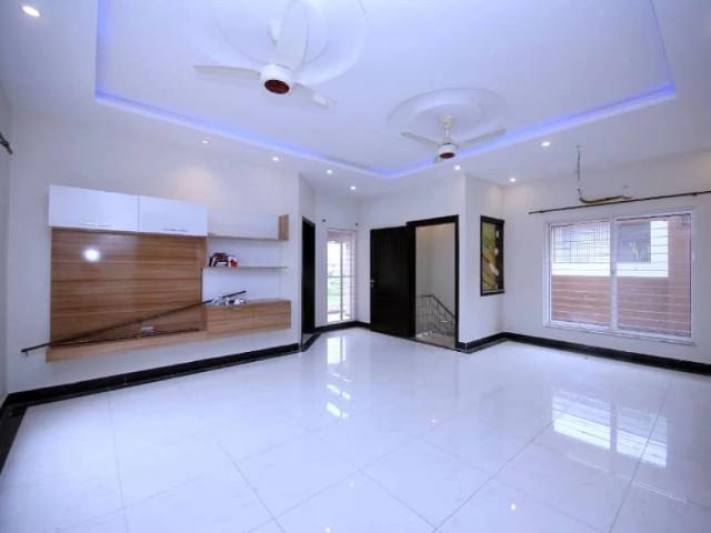 Kanal Upper Portion Almost Brand New In Phase 7 Lahore DHA Defence ID 83347