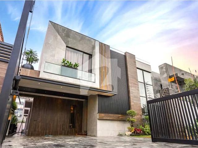 Kanal Without Furnished House For Sale At Top Location Near Park Commercial