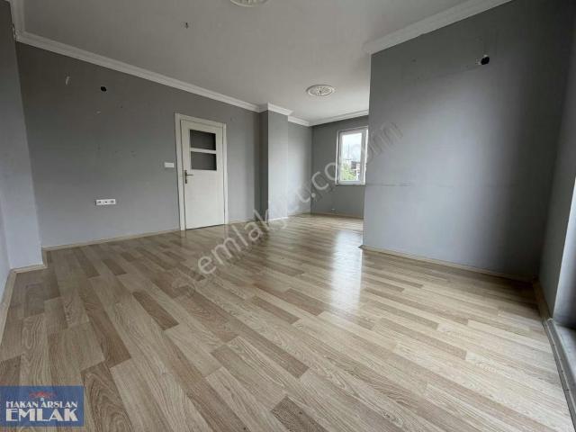 Kanal Yolu Üzeri Kiralık Geniş 2+1 Daire
