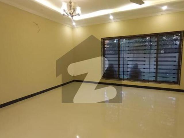 Kanal Beautiful Corner House for Rent in Bahria Town Phase 3