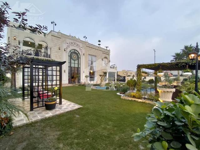 Kanal bunglaw kanal lawn full basement fully furnished plus swimming pool home cenima lift and many other amenities bangalow for sale near to mcdonalds