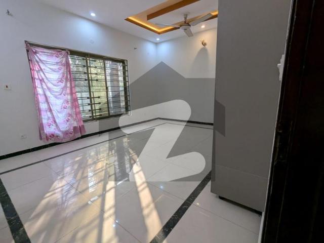 Kanal Corner Duplex House For Rent | Separate Gate | 3 Car Parking|Tile Floor| I 8