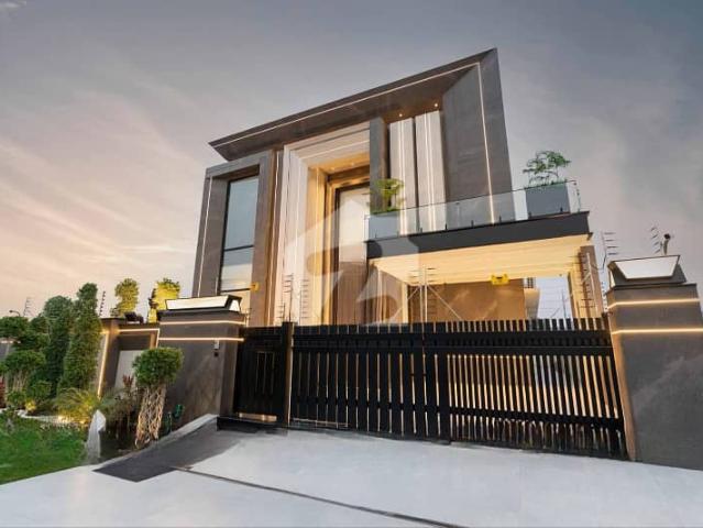 Kanal eye catching superb luxury bungalow for sale on top location