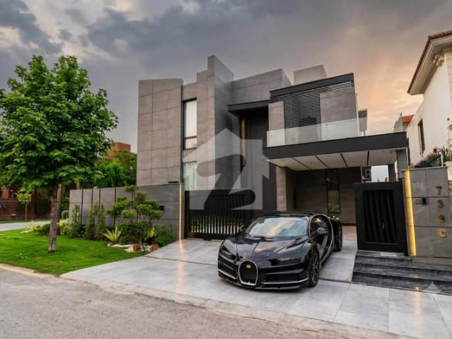 Kanal full furniseh eye catching superb luxury bungalow for sale