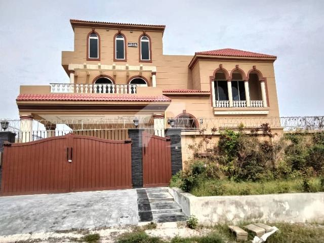 Kanal House For Rent With Extra Land Also Can Use For Commercial Purpose