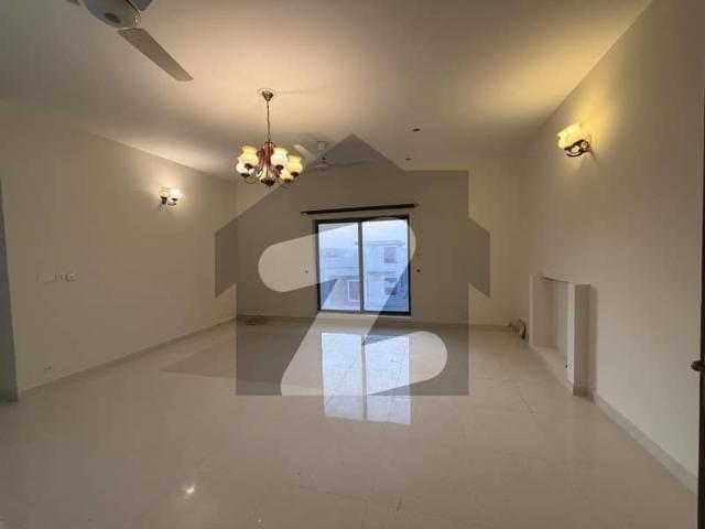 Kanal Independent/Corner Upper Portion Separate Parking, Gate, Electric And Gas Meters Installed
