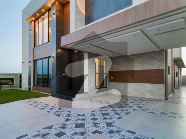 Kanal Modern House For Sale At Hot Location Near Park Masjid DHA Phase 7 Block Q