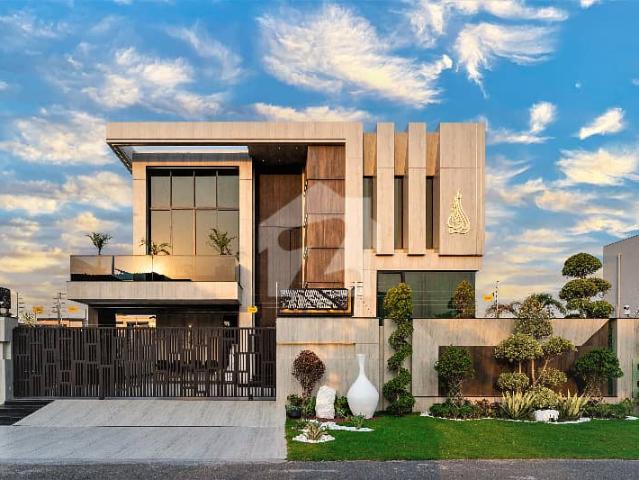 Kanal Modern Luxury House For Sale Close To Macdonold Park & Commercial