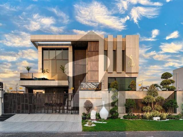 Kanal Modern Luxury House For Sale Close to Macdonold Park & Commercial DHA Phase 7 Block Y