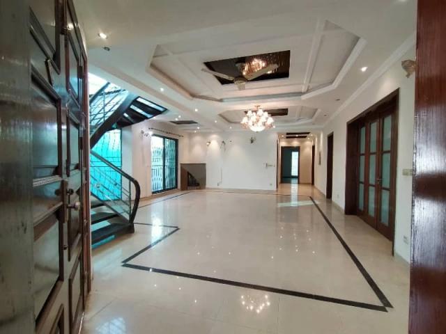 Kanal slightly used bungalow for rent hot location lahore dha defence id 88822