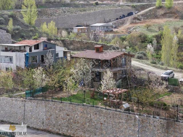 Kanalboyu Emlak'tan Gündüzbeyde Satılık Taş Villa doğalgazlı