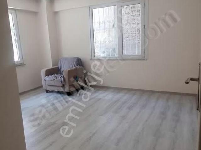 Kanarya Mahallesi Otoparklı 2+1 Kullanışlı Ferah Bahçe Katı