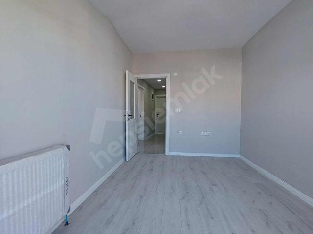 KANARYA ÜST BÖLGEDE ÜÇ BALKONLU SIFIR 2+1 65 m2 KİRALIK DAİRE