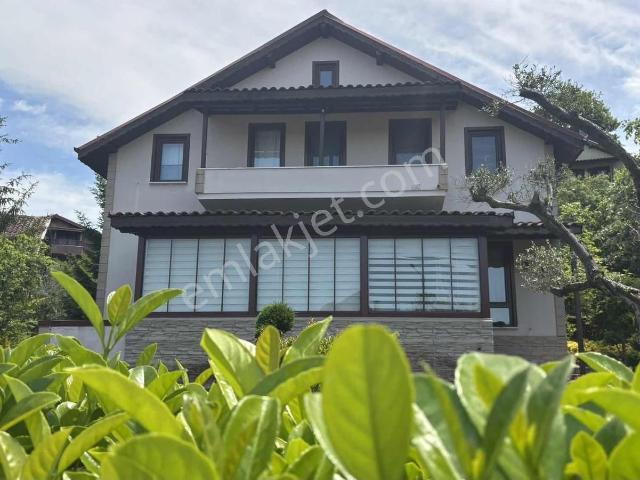 Kandıra' Da Eşyalı Oturuma Hazır Satılık 5+1 Villa