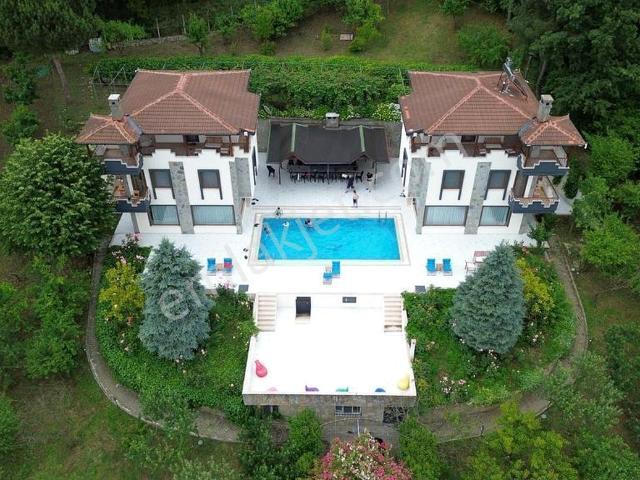 Kandıra'da Orman İçinde 2.214 M² Özel Yaşam Alanı Havuzlu Villa