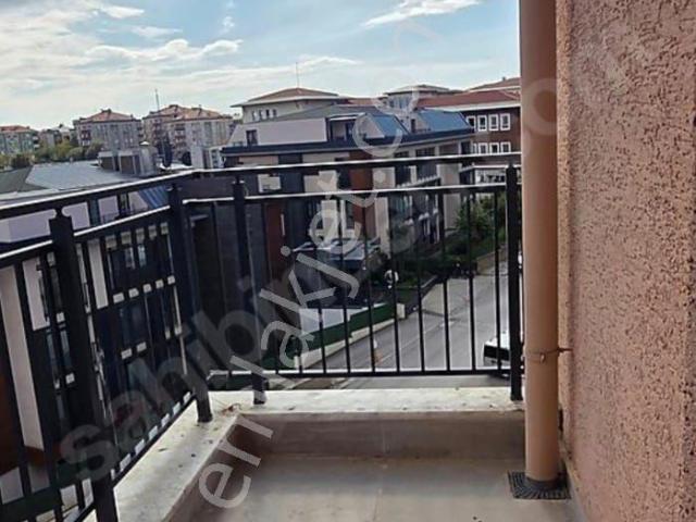 Kandilli Küçüksu Arasında Sitede Krediye Uygun 100m2 3+1 Arakat Daire