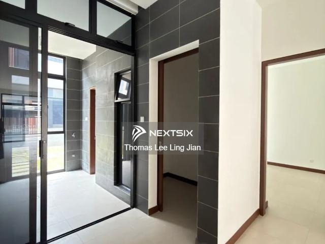 靠近Ciq RM3xxK Full Loan Cash Out大款公寓 #DatinHalimah Condominium【3房2厕】️Built up 1216sqft 附部分家私️ Level 10️ 屋况保持得好 可以直接入住️ 有保安 地点靠近 Larkin 开车 10 分钟即可到 CIQ & JB Town