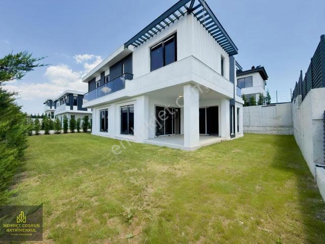 Kabasakalda Ultra Lüks Yerden Isıtma Sıfır Satılık 5+1 Villa