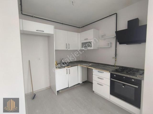 Kabasakal'da Havuzlu Güvenlikli Sitede 2+1 Kiralık Daire