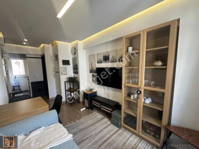 Kadıköy Osmanağada Full Eşyalı 1+1