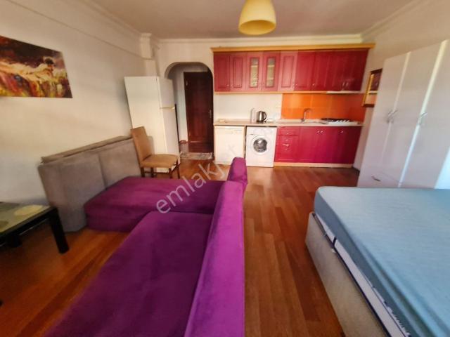 Kadıköy Altıyol Vişne Sokak'ta 1+0 Fuul Eşyalı Daire