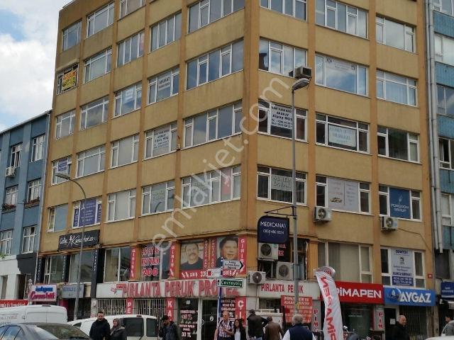 Kadıköy Altıyolda Ana Caddede İş Hanında Kiralık Ofis