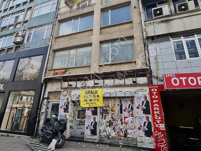 Kadıköy Altıyolda Kuşdili Caddesinde 220 M2 Dükkan