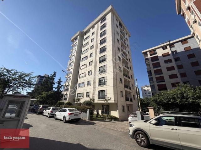 Kadıköy Eğitim Mh.metrobüs Durağına Yakın Kiralık 2+1 Daire