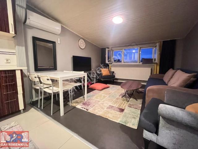 Kadıköy'de Çamlıca Kulesi Manzaralı Full Eşyalı Lüks 1+1 Daire