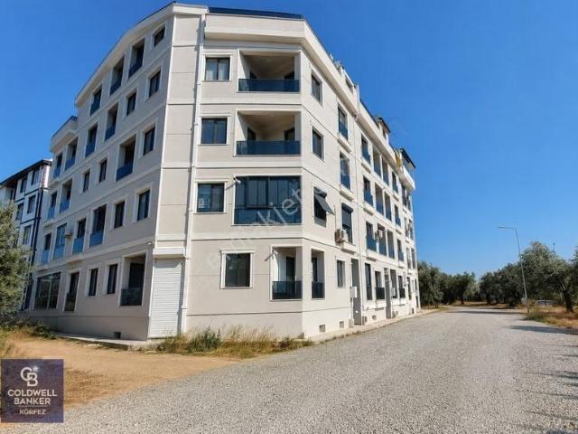 Kadıköy'de Satılık 2+1 Full Tadilatlı Ara Kat Daire