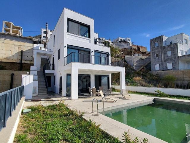 Kadıkalesinde Özel havuzlu 6+2 Satılık Lüks Villa