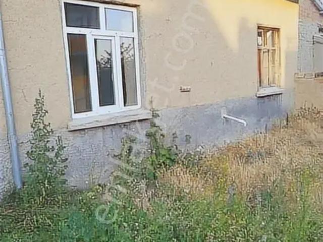 Kadınhanı Merkez Çarşıda Satılık Arsa Fiyatina Müstakilev 290m2