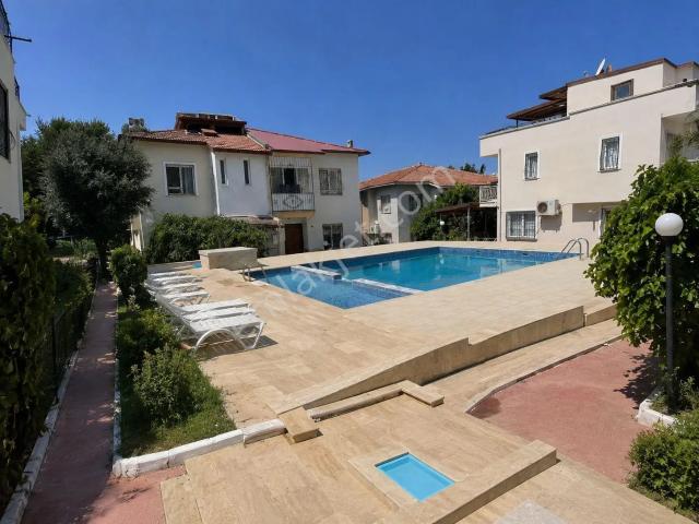 Kadınlar Denizi'nde Havuzlu Sitede Eşyalı 4+1 Villa