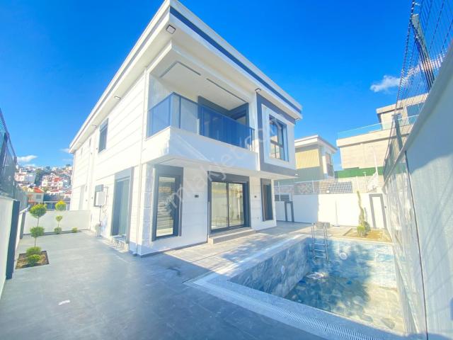 Kadınlar Denizin'de Özel Havuzlu 3+1 Satılık Villa