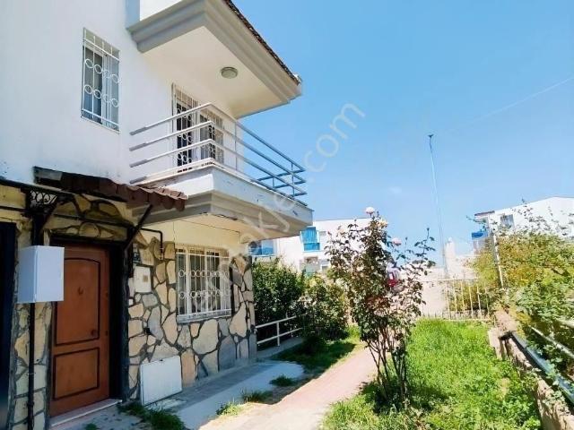 Kadınlar Denizi'nde Merkezi Lokasyonda Eşyalı Kiralık Villa
