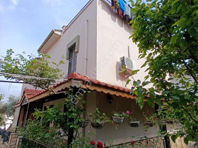 Kadınlar Denizi'nde Nezih Bir Sitede 4+1 Satılık Villa