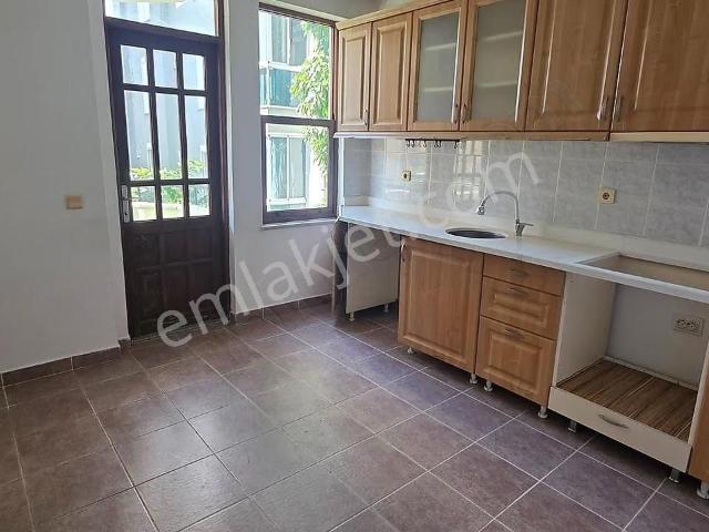Kadıpaşa Mh.aymar Market Mevki.kiralık Dükkan Üstü 2+1 110 M2
