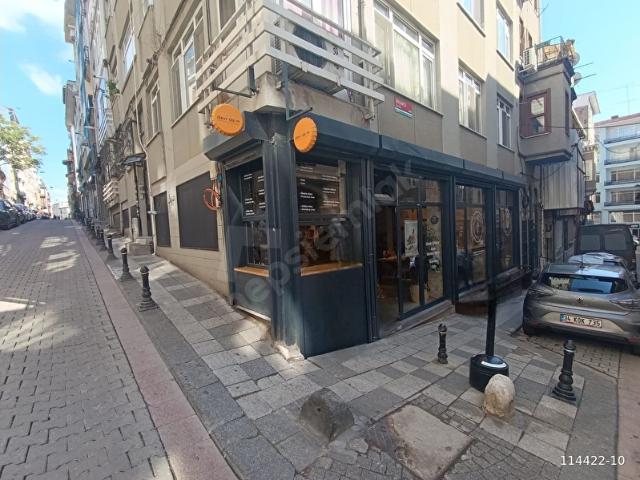 KADIKÖY MERKEZDE RIHTIMA YAKIN KÖŞE BAŞI DÜKKAN