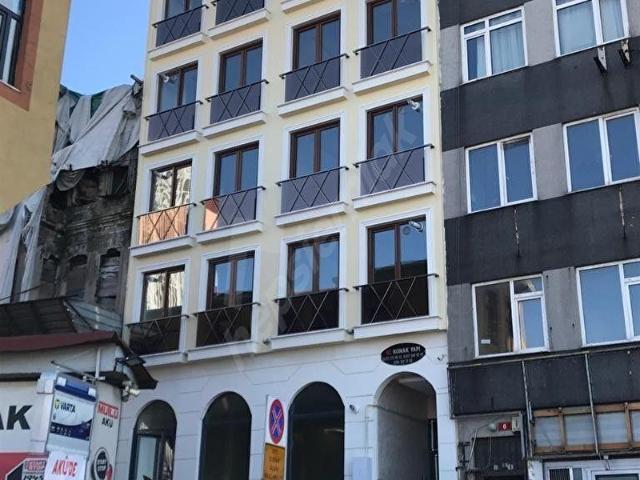 KADIKÖY İSKELESİ YAKININDA TABELA DEĞERİ YÜKSEK İSKANLI 200 M2 YENİ2 KATLI MAĞAZADÜKKAN
